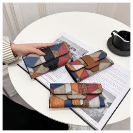 محفظة نسائية ذات تصميم متباين متعددة الألوان