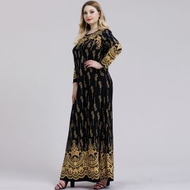 ملابس عربية منقوشة باكمام طويلة