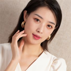 اقراط نسائيه بتصميم عصري