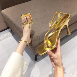 كعب نسائي بتصميم عصري