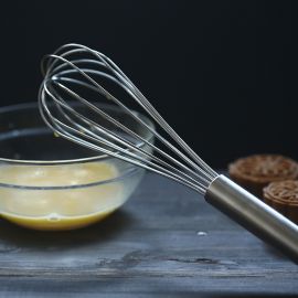 مضرب بيض يدوي من الفولاذ المقاوم للصدأ
