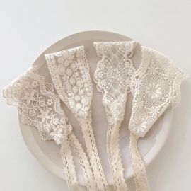 ربطة شعر  من الدانتيل الناعم لضبط مقاس رأس البيبي براحة / قطعتين