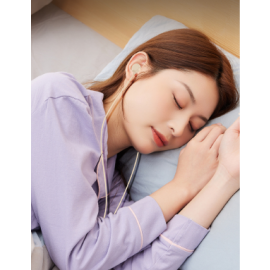 سماعات أذن سلكية بصوت ستيريو وميكروفون فائق الوضوح، تتوفر بمقاسات 3.5 ملم و Type-C