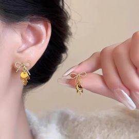 اقراط نسائي على شكل فيونكا