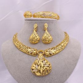 طقم مجوهرات نسائي مطلي