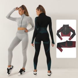 طقم رياضي ضيق للنساء