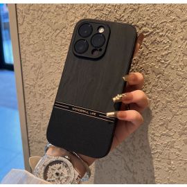  كفر هاتف ايفون بتصميم خشبي وخط ذهبي