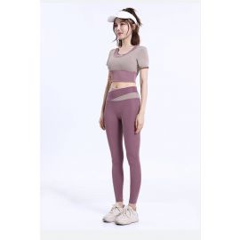 طقم رياضي نحيف للياقة البدنية مع وسادات للصدر للنساء