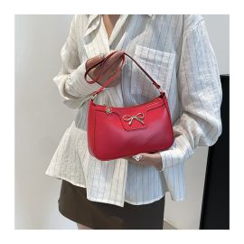 حقيبة نسائية مع حزام كتف متوسط الطول 