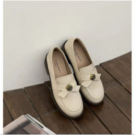 حذاء نسائي مزينه بورده