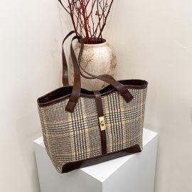 شنطه كتف نسائي مع قلاده 