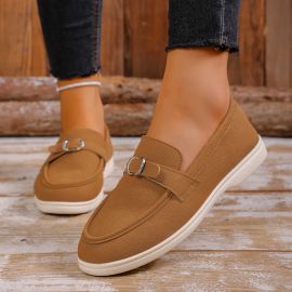 حذاء نسائي مزين بحزام