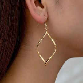 اقراط نسائية ناعمة