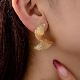 اقراط نسائية ذهبيه 