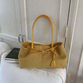 شنطة كتف نسائي بتصميم عصري