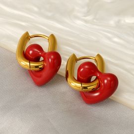 اقراط نسائي مزينه بقلب احمر