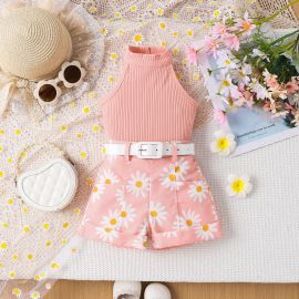 طقم صيفي أنيق ولطيف بتصميم مريح وبشكل فريد 