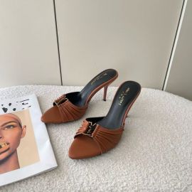 صنادل ستيليتو مثيرة ذات كعب عالٍ ومشبك معدني مطوي