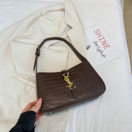 حقيبة نسائية بنمط تمساح حقيبة كتف أنيقة ومتعددة الاستخدامات