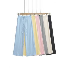 بنطال رياضي بلون سادة مرن بخياطة متقنة ومظهر عصري للسيدات 