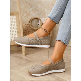 حذاء  نسائي قابل للتهويه ذات مقدمة مستديرة