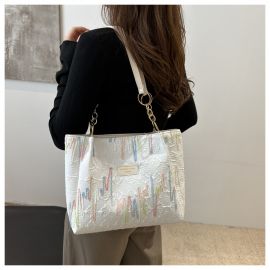 حقيبة كتف نسائية مزينه بسلاسل دائرية