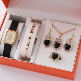 مجموعة ساعة وسوار مع طقم إكسسوار