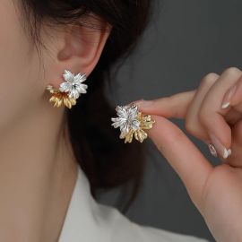 اقراط نسائيه على شكل زهره مدمجه الون الذهبي والفضي