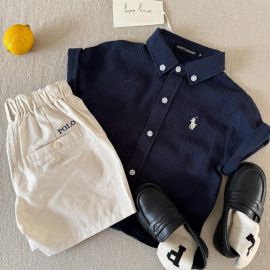 قميص بأكمام قصيرةقميص منقوش