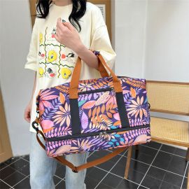 حقيبة كتف للسفر بتصميم مريح وخفيف الوزن مزينه بالزهور للسيدات 