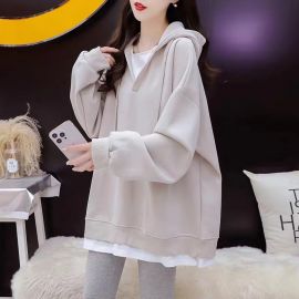 هودي نسائي واسع بقصّة أوفر سايز بتصميم عصري مريح يناسب الإطلالات اليومية