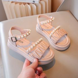 حذاء بناتي مزين بلؤلؤ   