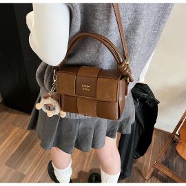 حقيبة كتف فاخرة بتصميم عصري صغيرة وبسيطة 