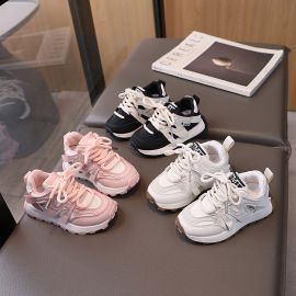 بوت رياضي للأطفال بتصميم خفيف ومسامي، مناسب للجري والأنشطة اليومية