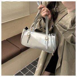 شنطة كتف نسائي بتصميم ناعم