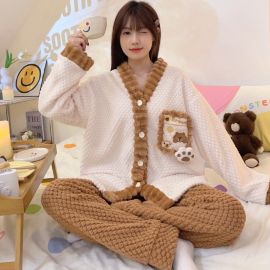 بجامه نسائي شتوي بازرار اماميه لانماط مختلفه