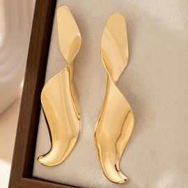 اقراط نسائيه ذهبيه ناعمه