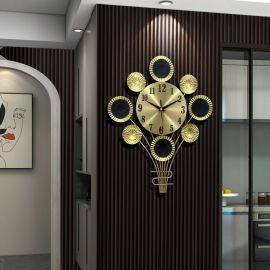 ساعة حائط فنية بشكل باقة زهور