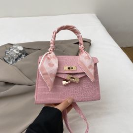 حقيبة يد نسائية ناعمه