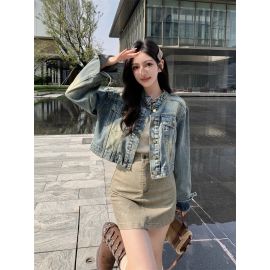 جاكت جينز قصير بأكمام طويلة وياقة مقلوبة وأزرار مامية للنساء 