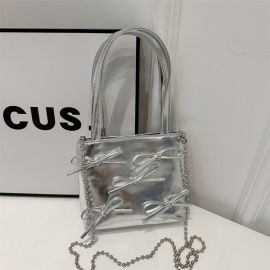 شنطة كتف نسائي مزينه بفيونكات قصيره