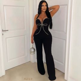 جمبسوت نسائي مزين بربطة من أحجار الراين 