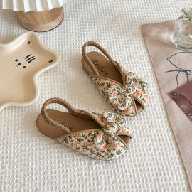 صندل رومانية صيفية بفيونكة للأطفال