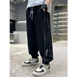 بنطلون ولادي بتصميم رياضي