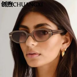 نظارة نسائية شمسية مزينة بخط معدني