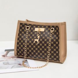 شنطة يد نسائية مع سلسة بشكل غزالة