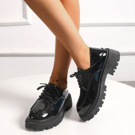 حذاء نسائي كلاسيكي 