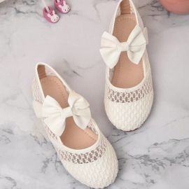 حذاء شبكي بفيونكة ومقدمة مستديرة للفتيات