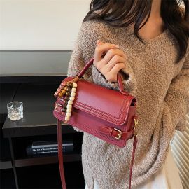 حقيبة كتف صغيرة انيقة بتصميم أنثوي راقي