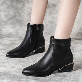 حذاء جلدي يصل للكاحل بسستة جانبية و رباط خلفي للسيدات